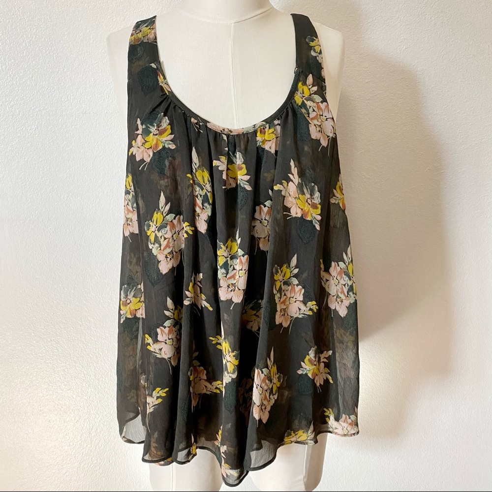 Kimchi Blue Grey Floral Top Size Medium